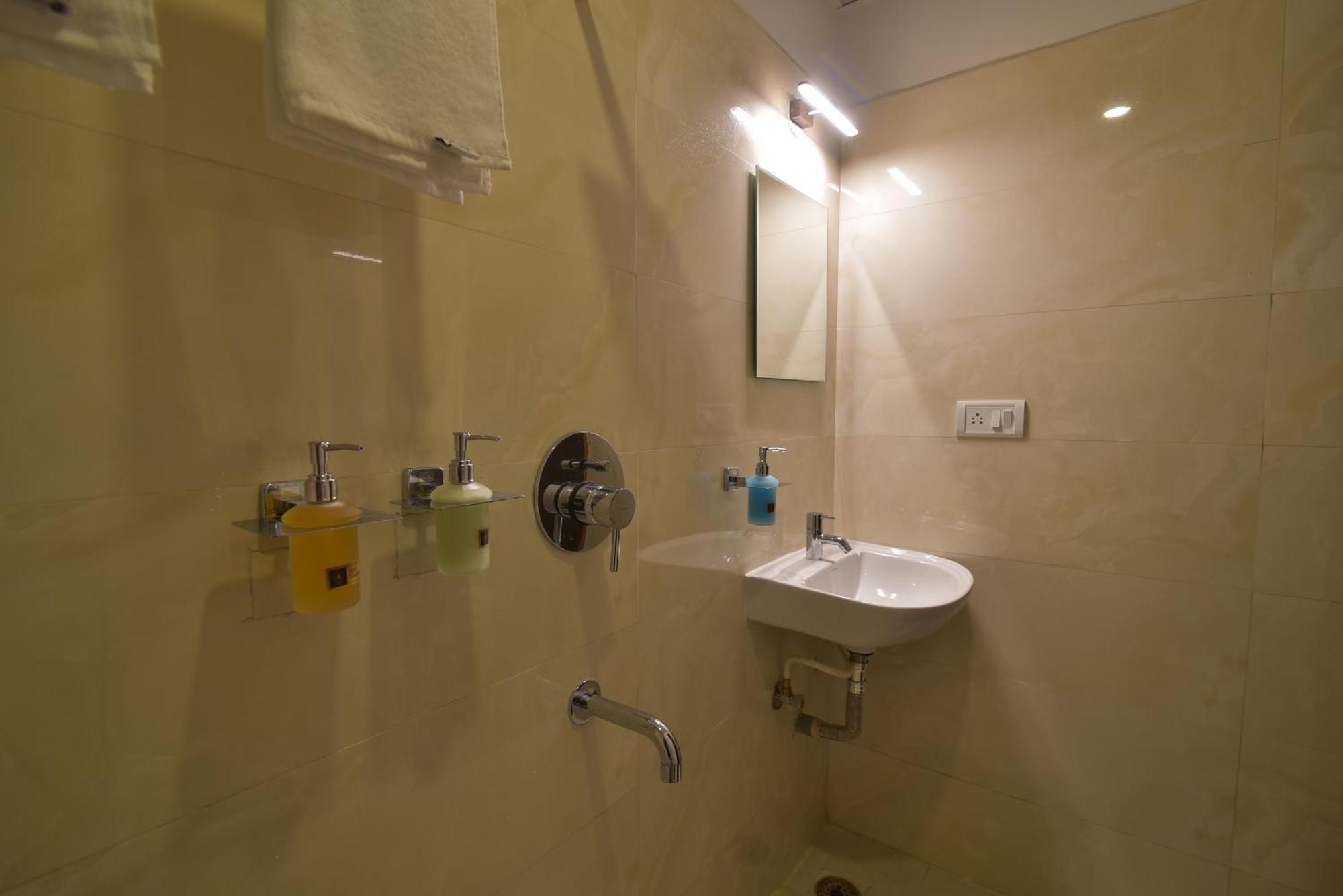 Address 24 Inn Bangalore Extérieur photo